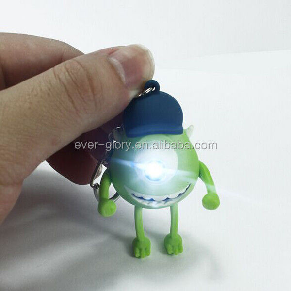 اسباب بازي وينيلي سفارشي ساخت 3D LED کارتوني Keychain لوازم جانبي KeyRing پلاستیکي براي کيف